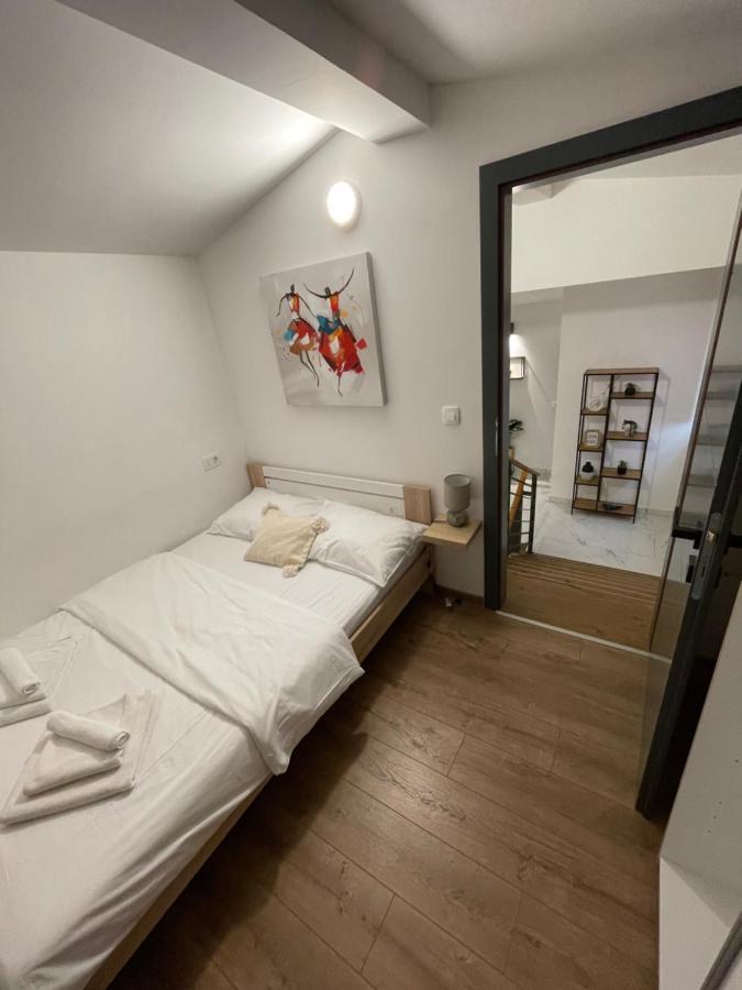 נין Holiday Home “Marko” With Heated Pool! מראה חיצוני תמונה